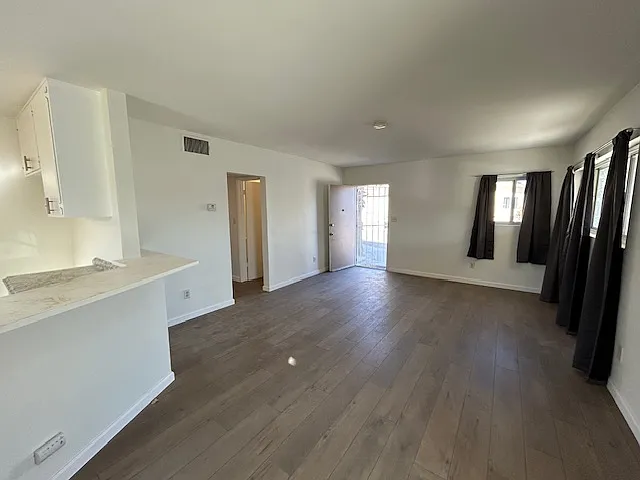 2 bed, 900 sqft, $1,695 — Photo 2
