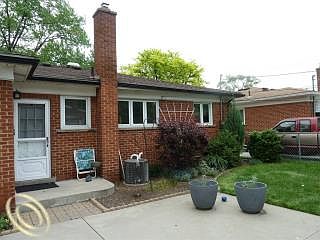 3rd image of 24287 Courtland Ave