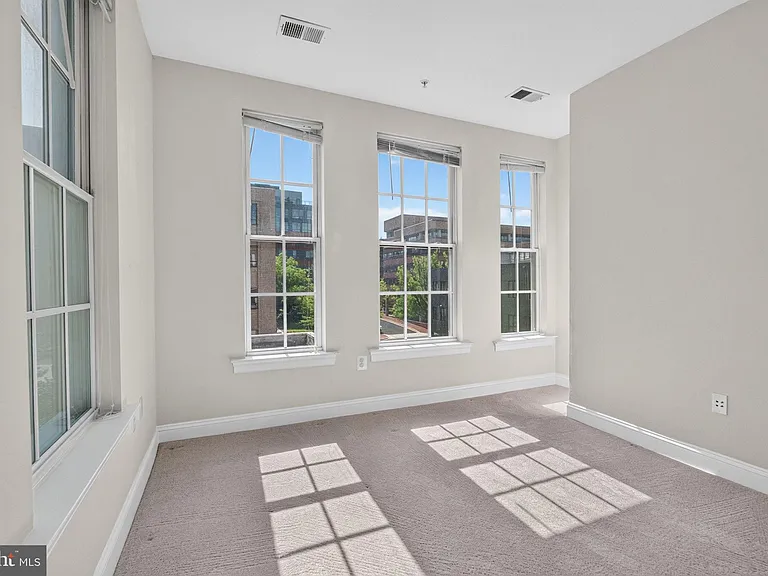 1023 N Royal St #205 — Photo 13