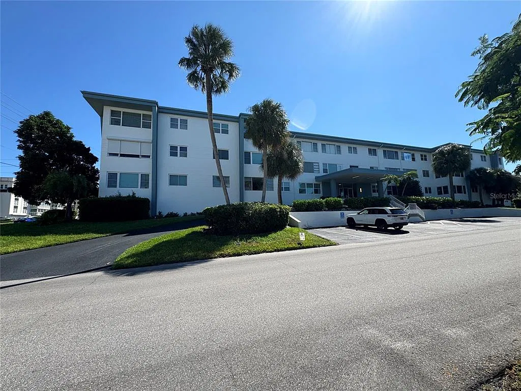 2 bed, 2.0 bath, 1162 sqft, $3,500 — Photo 2