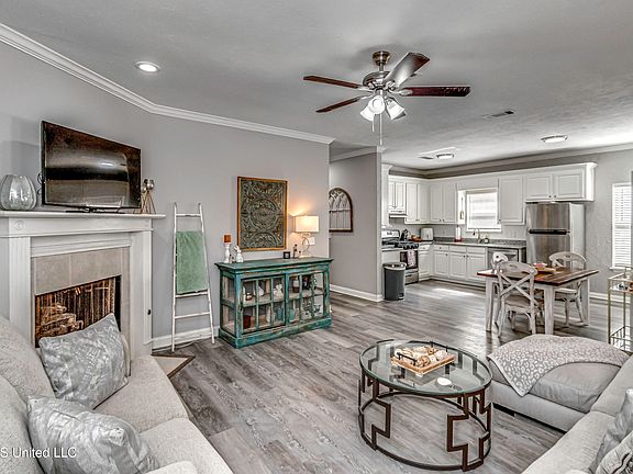 3rd image of 202 Commonwealth Ave