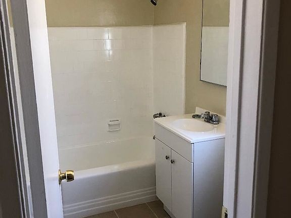 3rd image of 14735 Blythe St APT 1