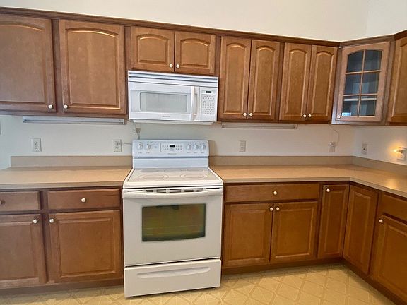 2nd image of 2505 Parkdale Dr