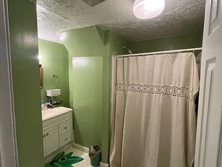 202 E Dodds St — Photo 18
