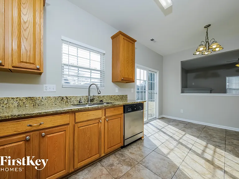1511 Pecan Ln — Photo 8