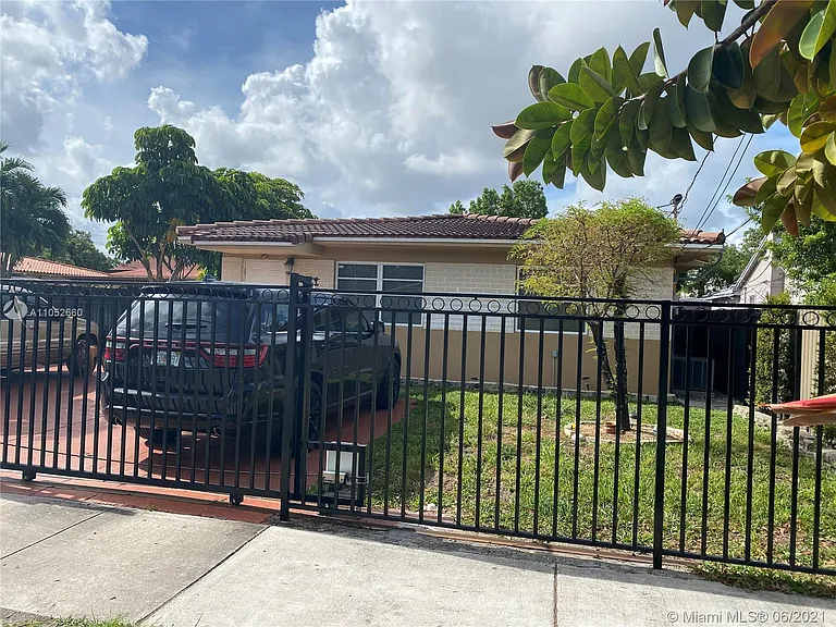 4263 NW 3rd St — Photo 25