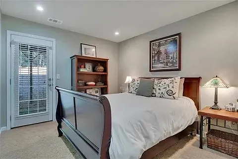 1557 Liberty Pkwy NW — Photo 8