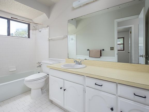 5th image of 600 Kay Hill Ln