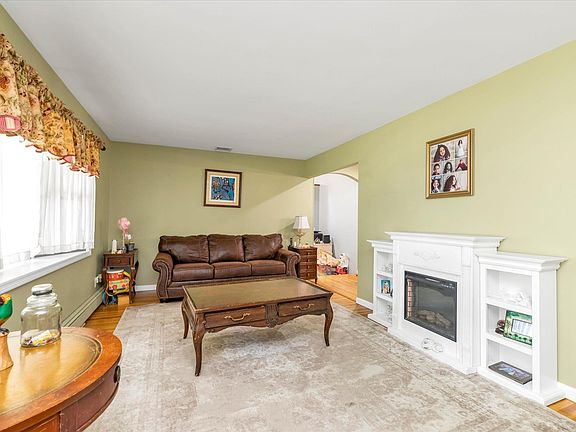 3rd image of 155 Thomas Powell Blvd