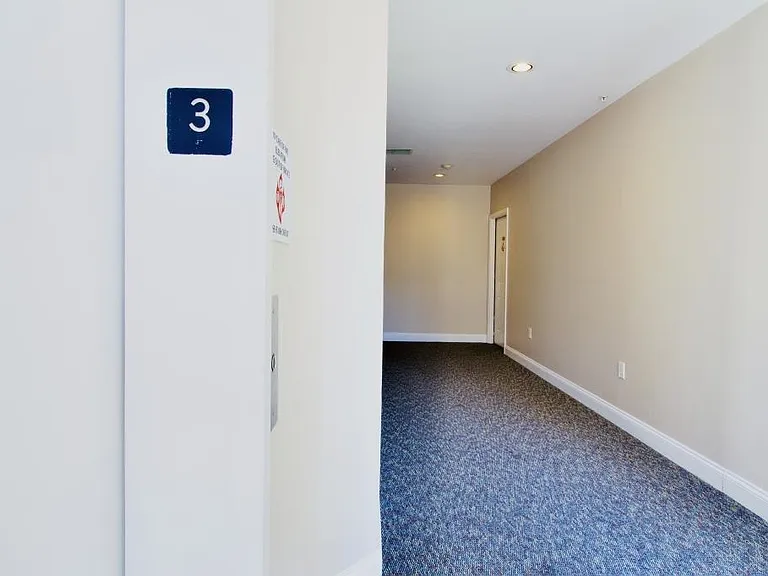 340 The Promenade — Photo 7