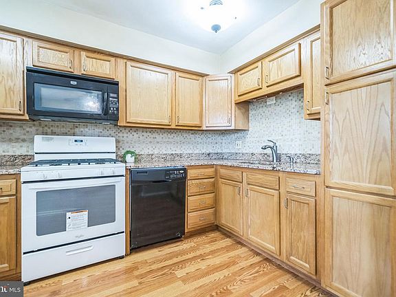 5th image of 1590 Alta Dr APT D15