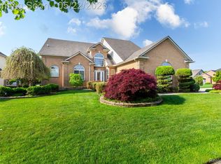 18610 Turnberry Dr, Macomb, MI 48044