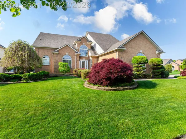18610 Turnberry Dr, Macomb, MI 48044
