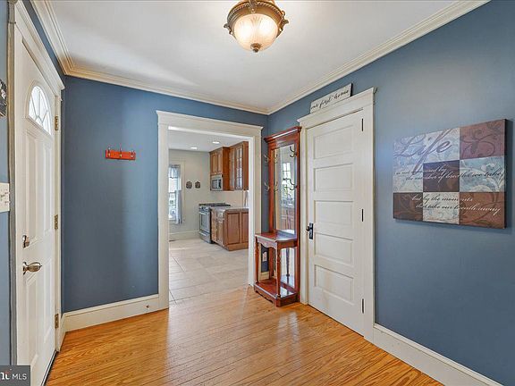 4th image of 501 Strasburg Ave