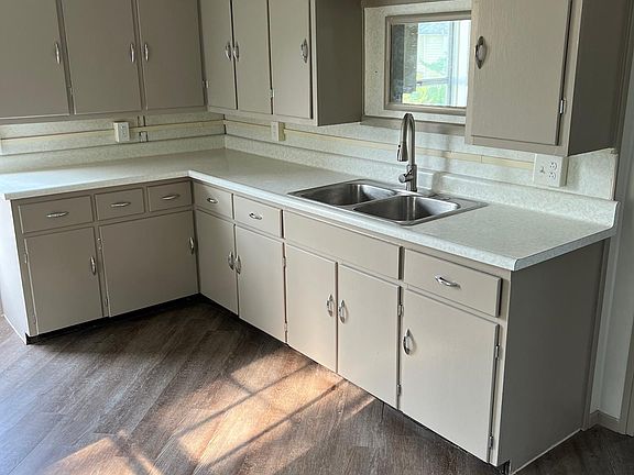 2nd image of 108 Union St Floor 2