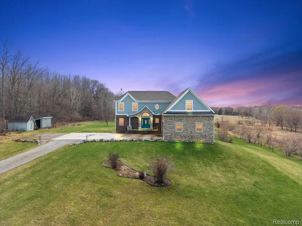 5035 Hidden Ridge Dr, Metamora, MI 48455