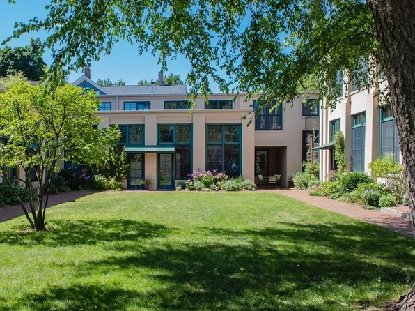 155 Brookline St APT 6, Cambridge, MA 02139