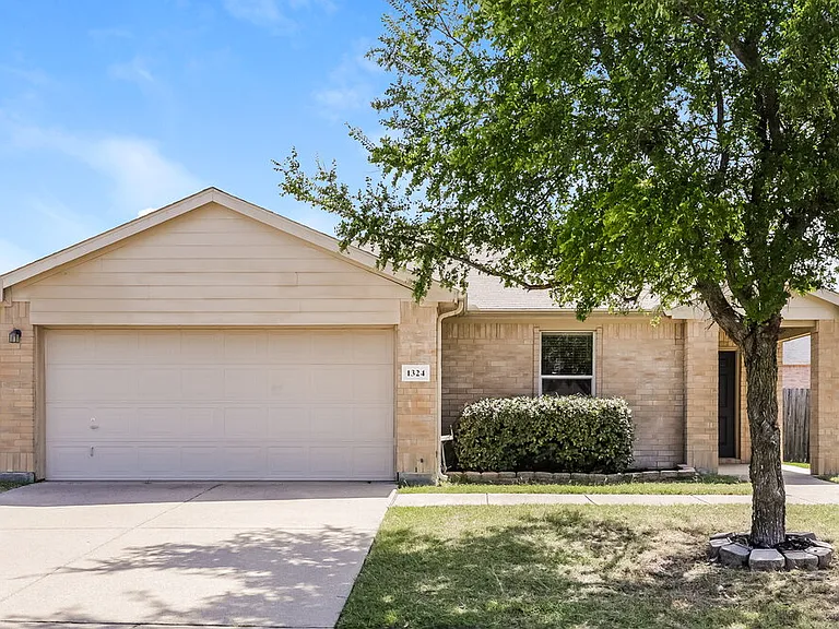 1324 Burleson St — Photo 1