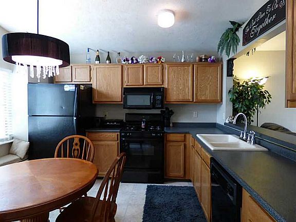 3rd image of 658 Woods Crossing Ln