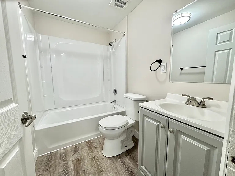 328 Greenwood St #B14 — Photo 7