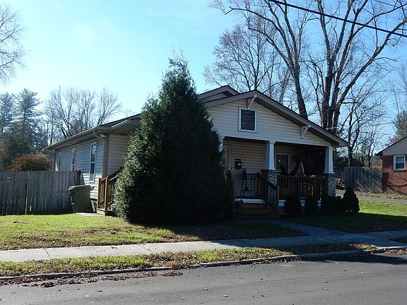 3rd image of 816 1st Ave W