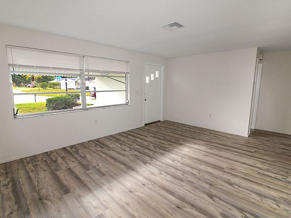 4th image of 253 Alsace Ave