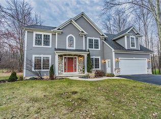 552 W Creek Dr, Webster, NY 14580
