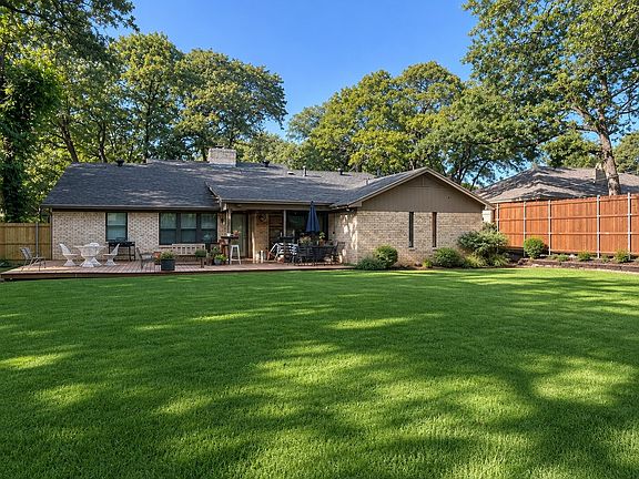 2nd image of 2858 Cresthaven Dr