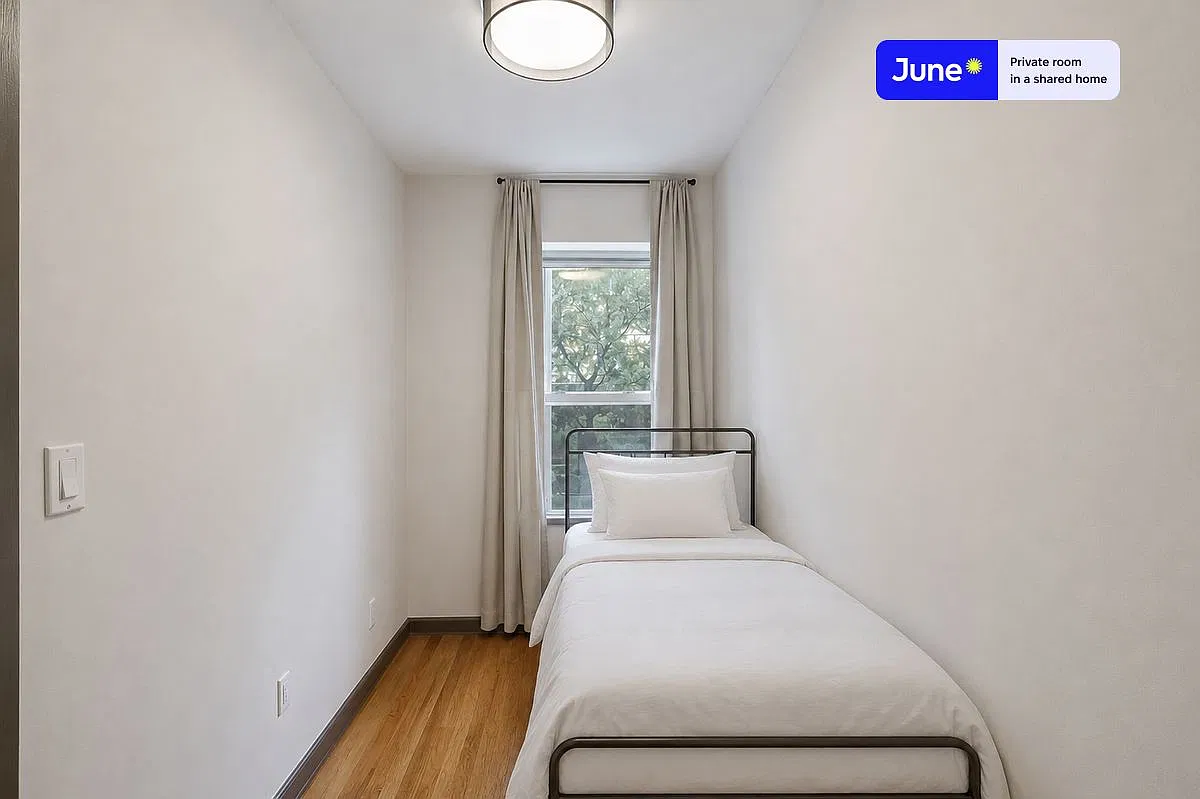Full bedroom in 3 bed/1 bath home in Upper East Side #543 C — Photo 1