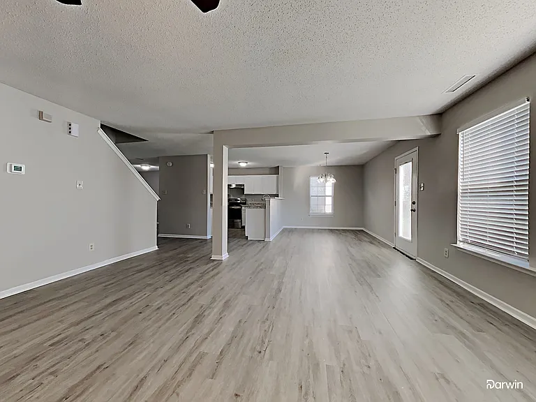 1933 Southernwood Ln — Photo 10