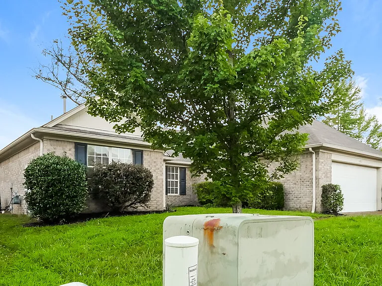 1481 Lawson Dr — Photo 3