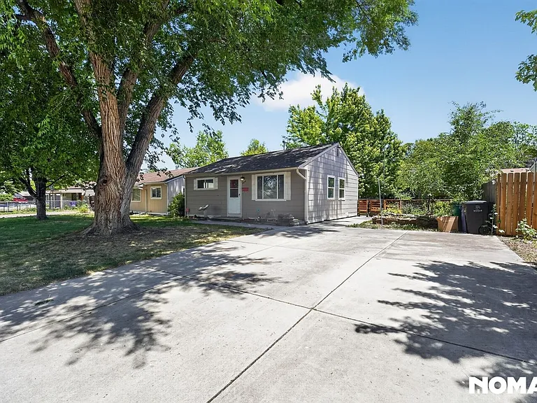 2520 S Knox Ct — Photo 34