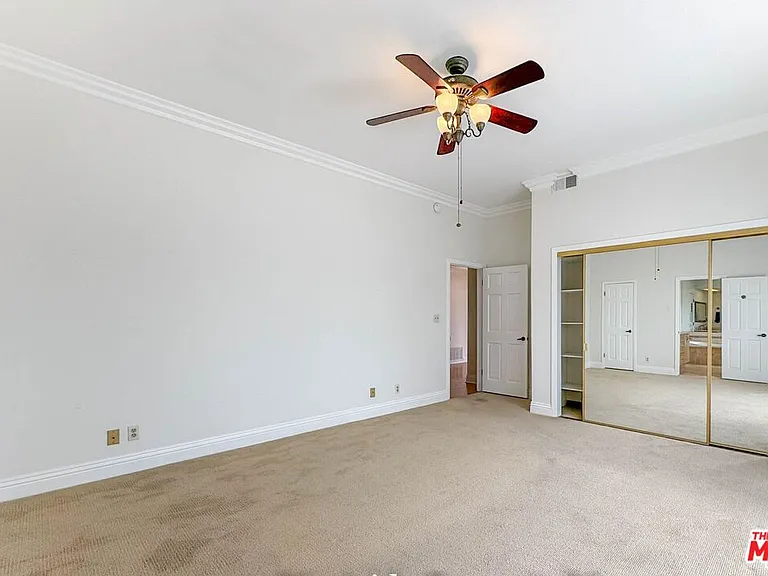 911 5th St #202 — Photo 12