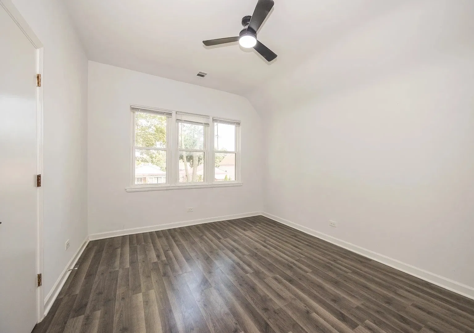 2 bed, 1000 sqft, $1,500 — Photo 3