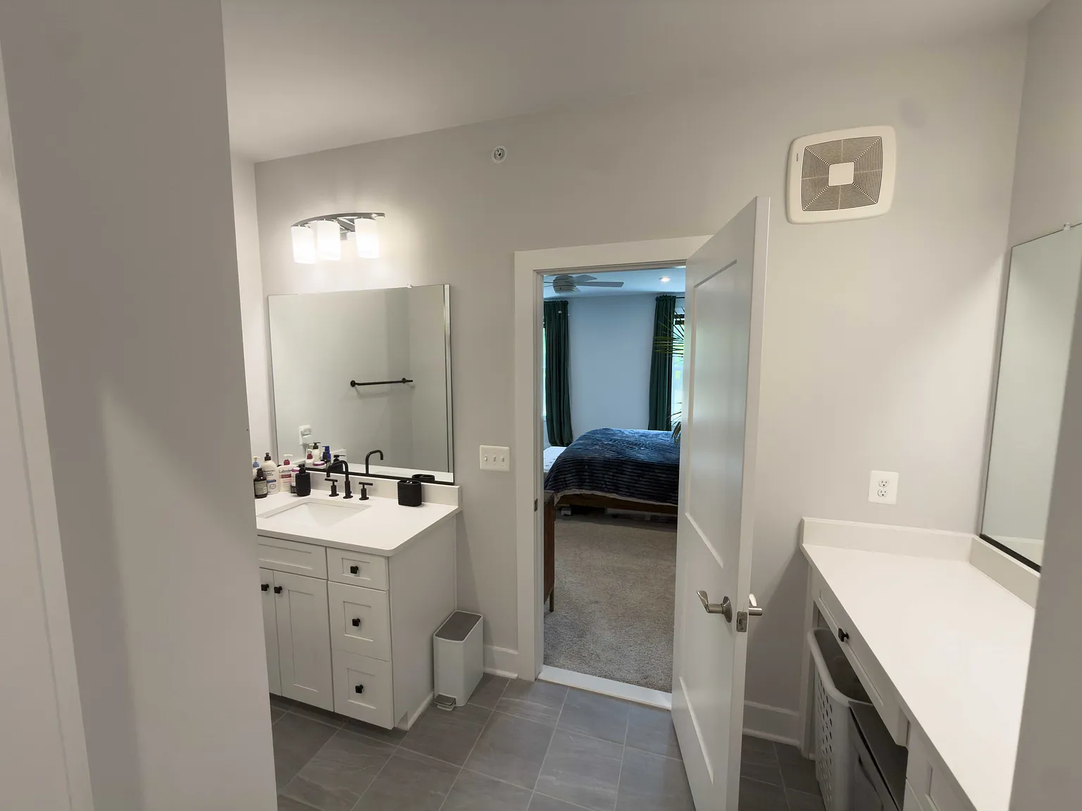 3 bed, 2.5 bath, 2451 sqft, $3,200 — Photo 2
