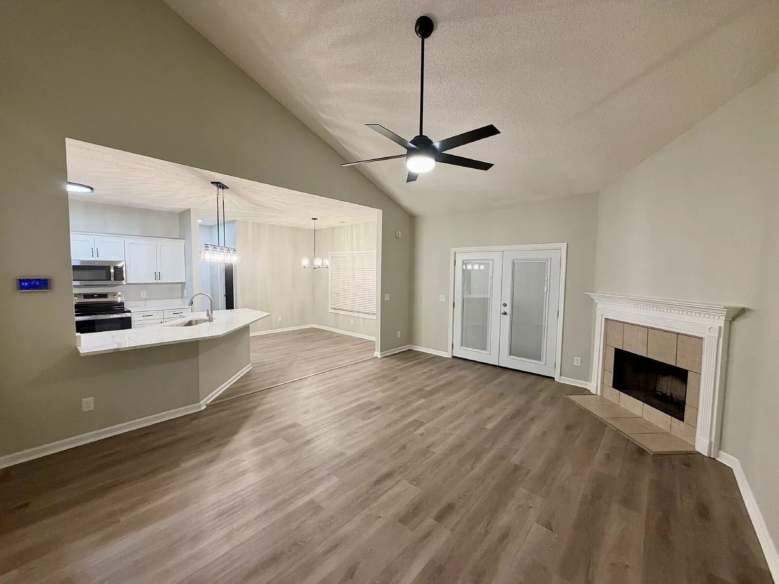 3 bed, 2.5 bath, 2000 sqft, $3,150 — Photo 4
