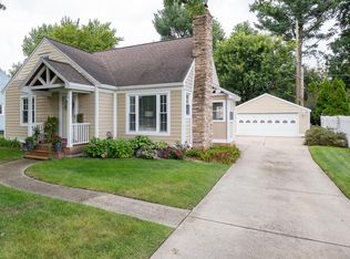 901 Floyd St SW, Wyoming, MI 49509