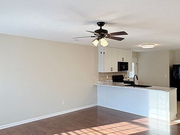 2nd image of 401 Catalpa Cir