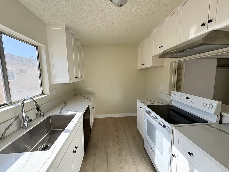 8335 Willis Ave — Photo 9