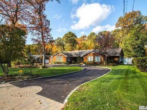 39 Arbor Ln, Dix Hills, NY 11746