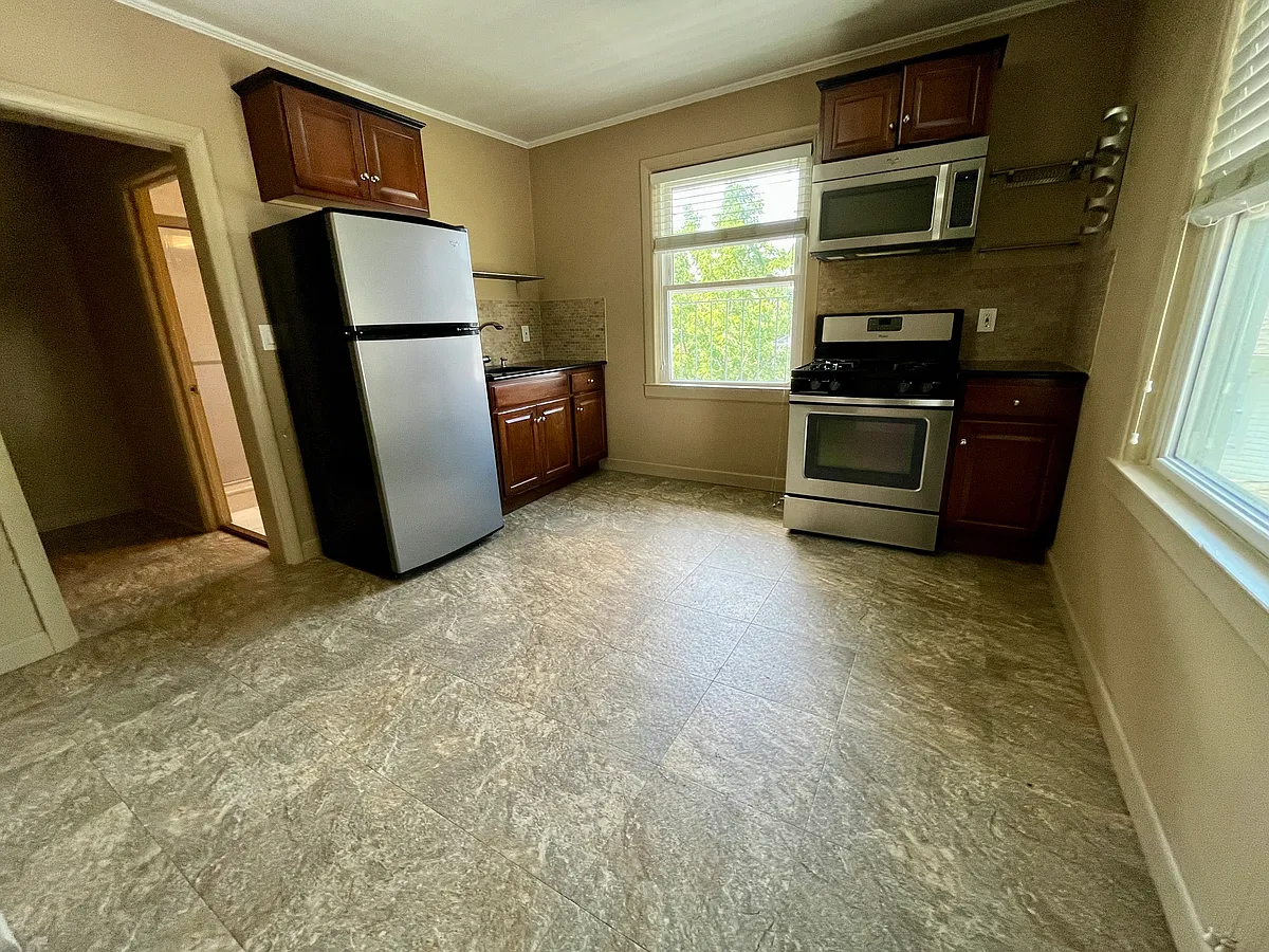 Building Photo - 7 Dusenbury Pl #2F