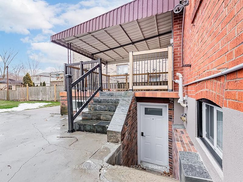 Toronto House for rent - 3 Bedrooms — photo 36
