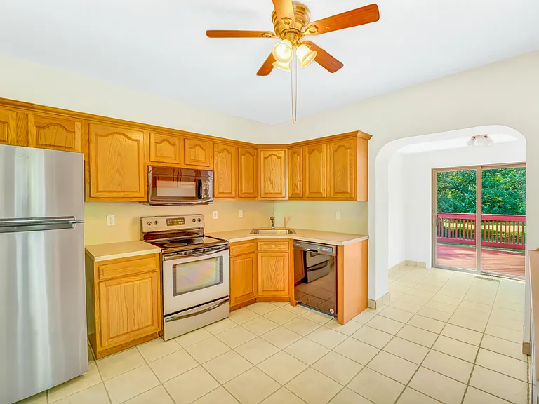 29 Hazelhurst Ave — Photo 7