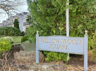 16 Willow Wood Sq #16, East Rutherford, NJ 07073