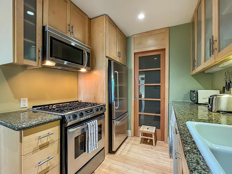 1231 Union St — Photo 9
