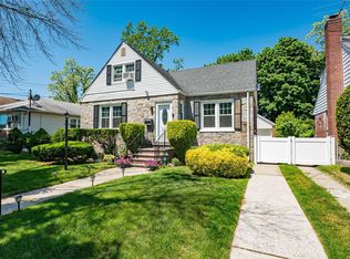 352 Rockaway Pkwy, Valley Stream, NY 11580