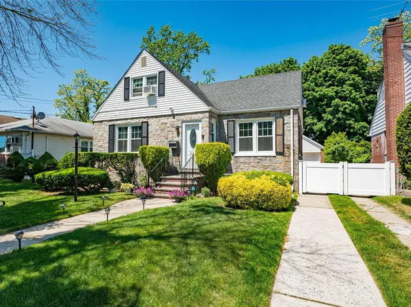 352 Rockaway Parkway, Valley Stream, NY 11580