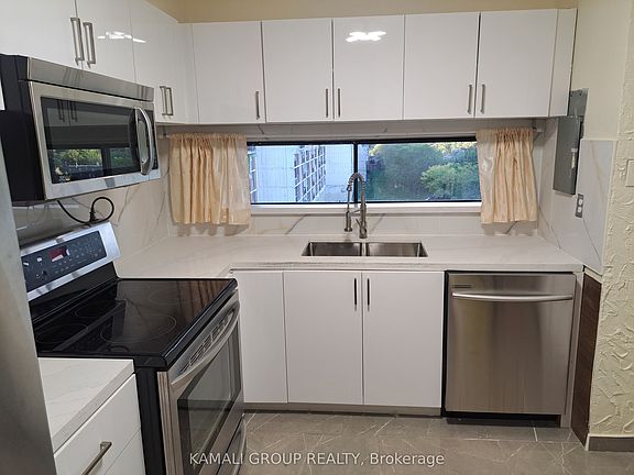 3rd image of 4645 Jane St #727