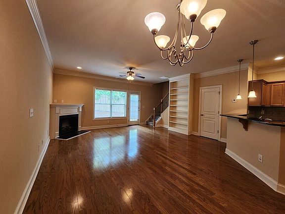 3rd image of 129 Townview Dr