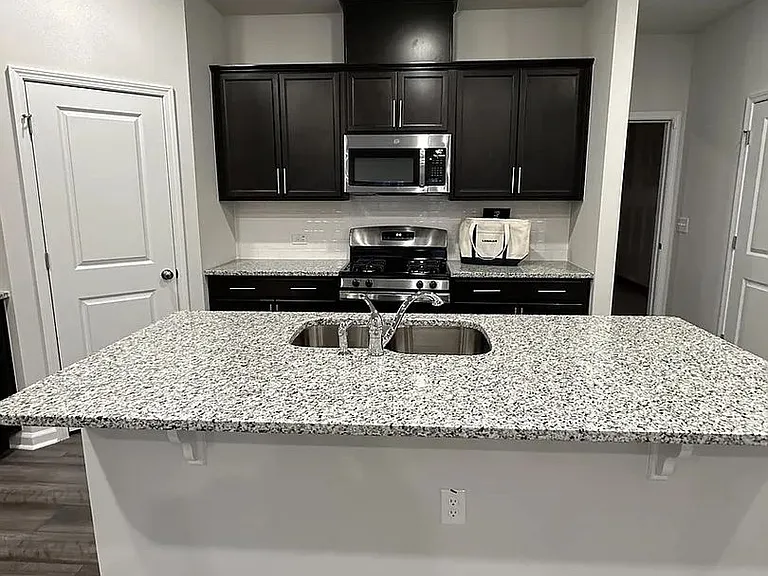 2232 Kasota Ln — Photo 34